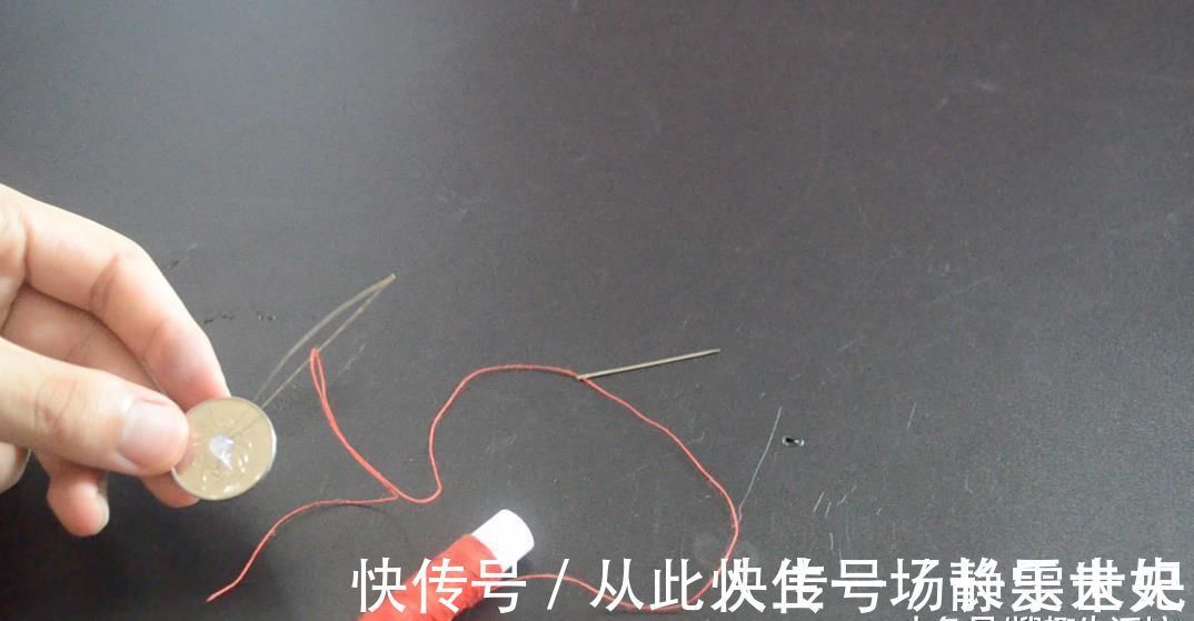 眼睛不好也能快速穿针引线, 只需一枚硬币就可以, 看完赶紧去试试