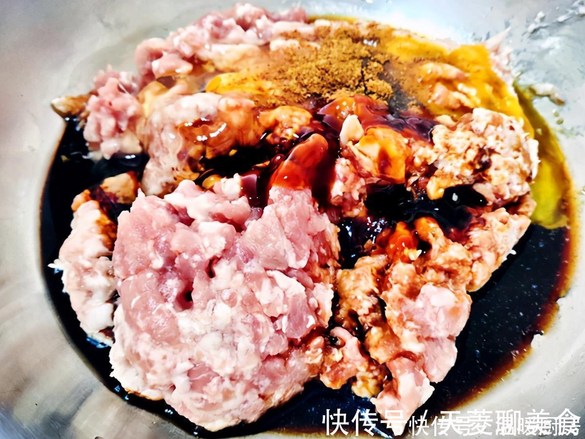 猪肉馅儿|芹菜猪肉馅儿这样调,放一夜都不出水,包饺子烙馅饼,老香了
