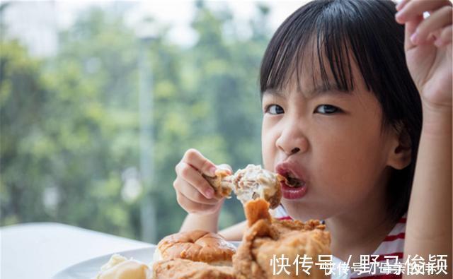 健康|你家孩子正在被“催熟”，预防孩子早熟，这些食品不要给孩子吃了