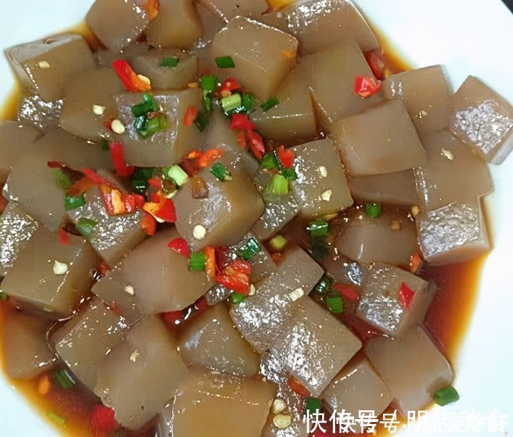 爆炒魔芋豆腐|女性到了中年，可以多吃3种食物，淡化皱纹、美白护肤，养护血管