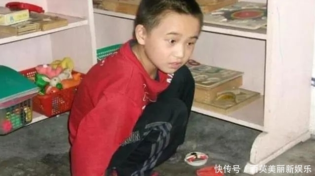 自闭症|16岁自闭症男孩手写“印刷体”,字体好比复印机,收获百万点赞