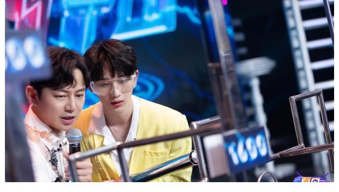 楊迪|何炅招牌也不靈？新綜收視奪冠但口碑崩塌，四個問題成主要槽點