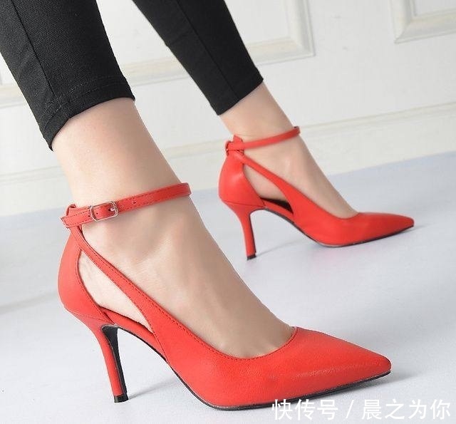 女神 多款尖头高跟鞋的女神搭配,自信的美腿优雅从容