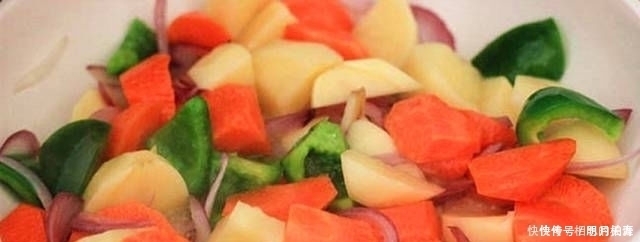  炒土豆丝,千万不要直接炒,2个小诀窍,土豆丝香辣脆爽,超好吃