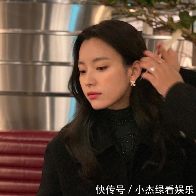 脸上有这4个特征的女人,年轻时气质出众,到了40岁也不显老