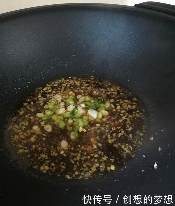 医生不会告诉你,它是强碱食物,补血还防脱发,上了年纪要多吃!