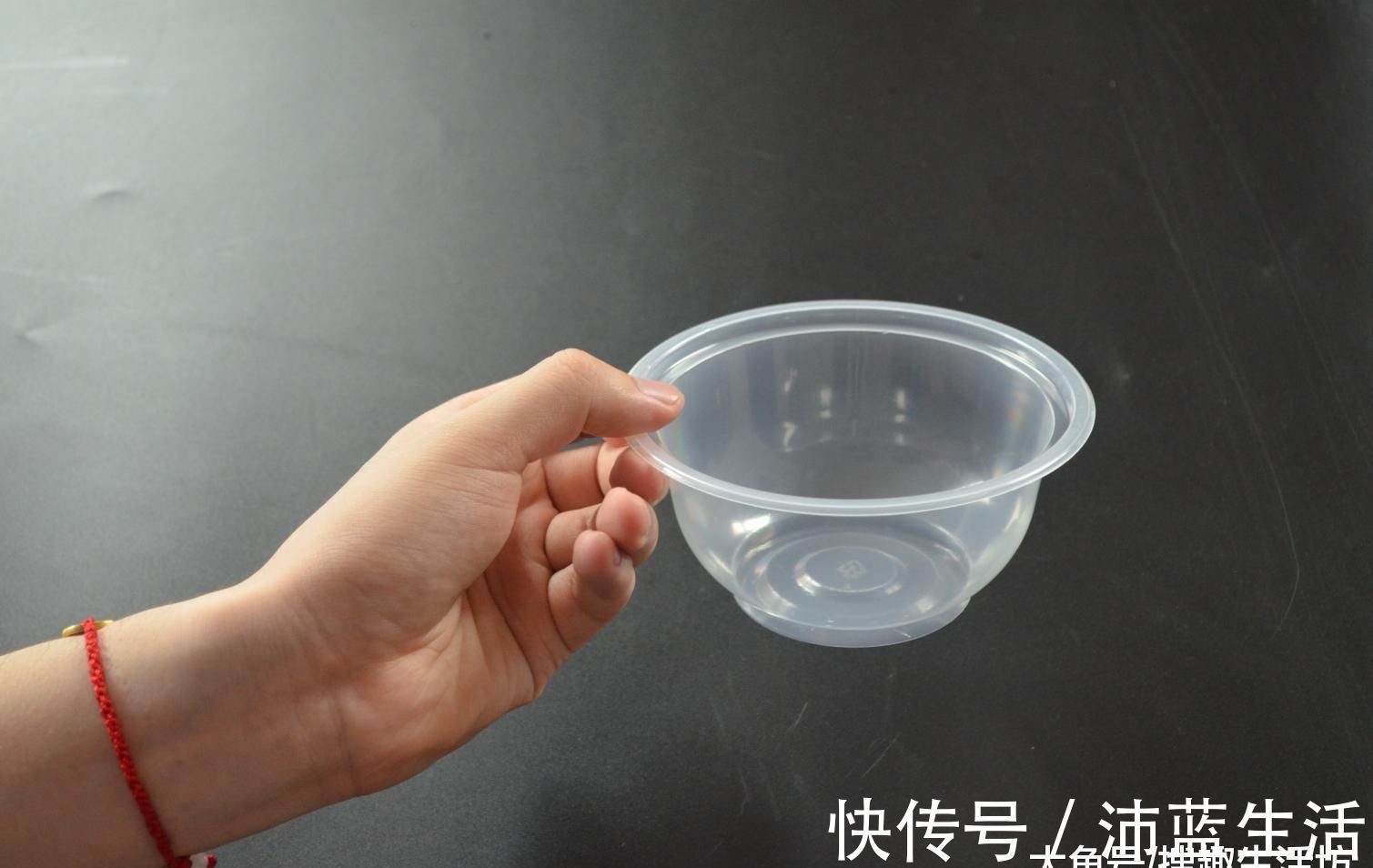 废物|圆形打包盒别扔了, 改造一下, 放在卫生间里有大用处, 省钱又实用