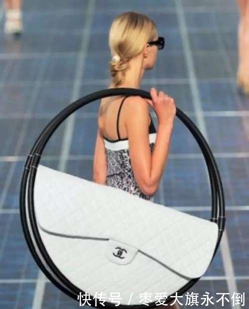 最能体现女人身价的包包,最后一个很值得入手!