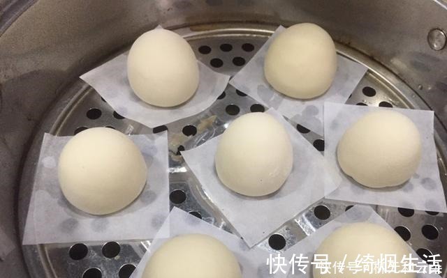 蒸馒头，别只加酵母！学会加“2白”，馒头凉了也不硬，又白又香
