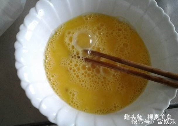 炸带鱼时别只会裹淀粉,学会大厨的做法,带鱼鲜嫩入味还不粘锅