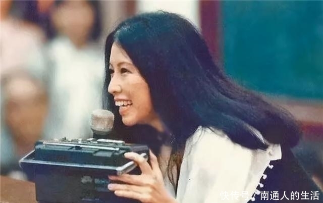 女人|《三毛传》：女人这一生，不读三毛，不懂独立