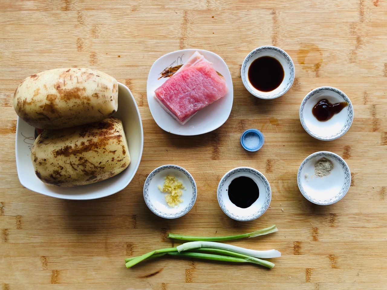 自制香煎藕盒，自己做干净卫生还少油，外酥里嫩，比买的还好吃！