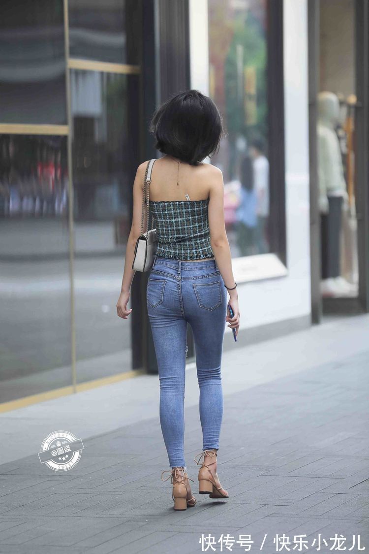 身材 高挑身材的打底裤美女,用心挑选和搭配的女生,显得瘦高