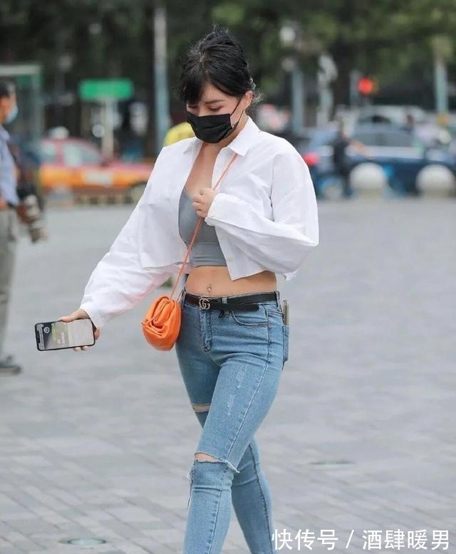 完美状态 精致时髦的打底裤搭配出魅力优雅的质感,体现完美状态,舒适十足!