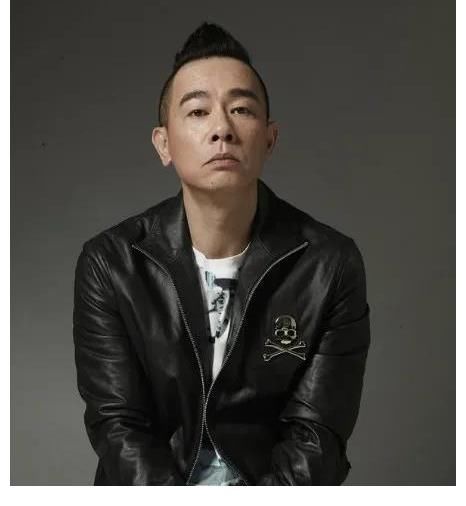 《披荊斬棘的哥哥》陳小春C位出道，更令人羨慕是他的神仙愛情