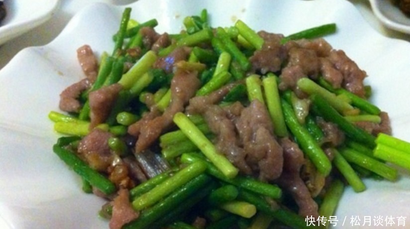 分不清|炒蒜苔时,先炒肉还是菜很多人都傻傻分不清,难怪不好吃