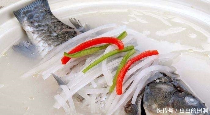 好处|爱吃鲫鱼的注意,鲫鱼好处多多,但这2种人不能吃,后悔才知道!