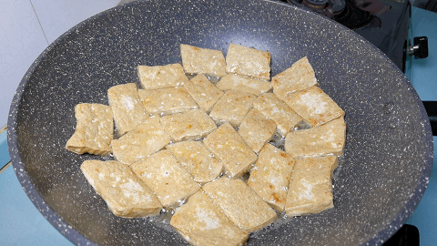 豆腐加鸡蛋百吃不厌的做法，外焦里嫩更入味，米饭都要多吃两碗