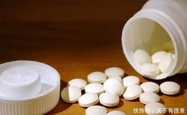 富贵竹|富贵竹黄叶黑杆,水里加点料,2周生根冒新叶!