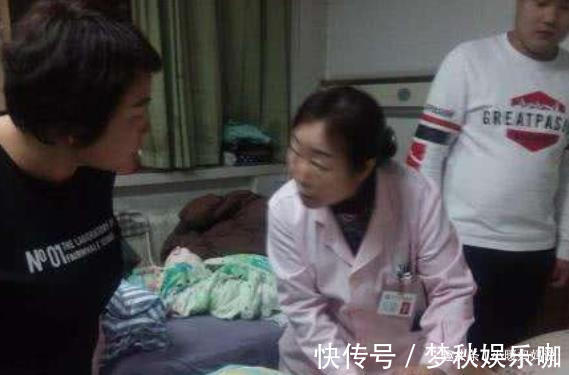 爸爸|爸爸姓“唐”，给双胞胎起名时加母姓，妈妈无奈：你看看俺姓啥