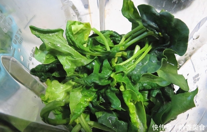 蒸馒头用它和面,不光营养丰富,还有蔬菜的清香,一次多吃两个!