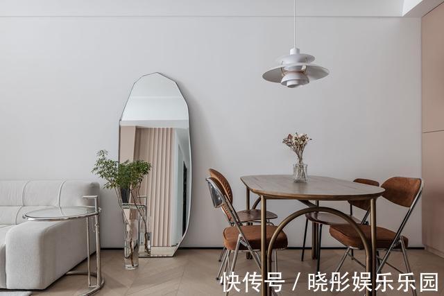 拆除|客厅把阳台打通，真明智！抬高10公分做地台，实用极了