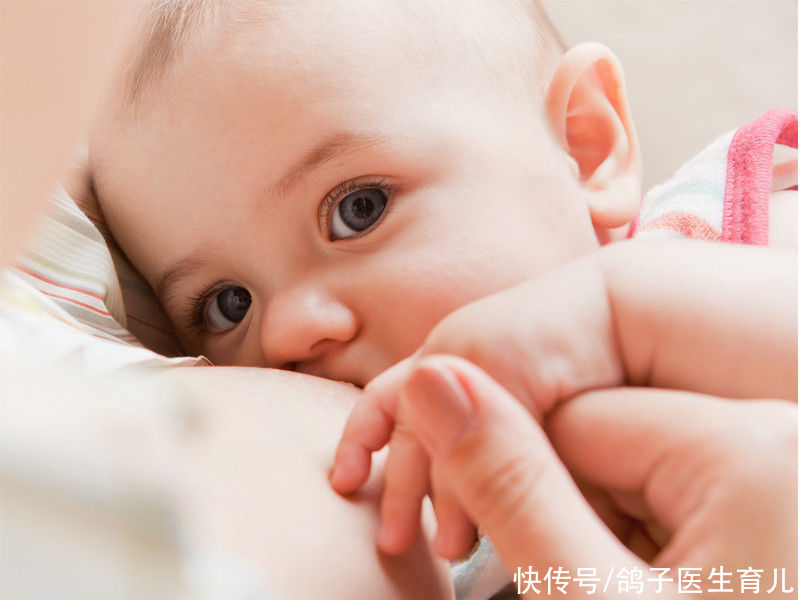 宝宝|宝宝放枕上喂奶遭老公质疑‘懒惰’！她大哭：不是生来就会当父母
