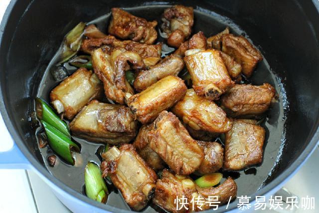 玉米|此菜虽然看着是一锅乱炖,却是超级美味又下饭,吃上就不想停嘴!