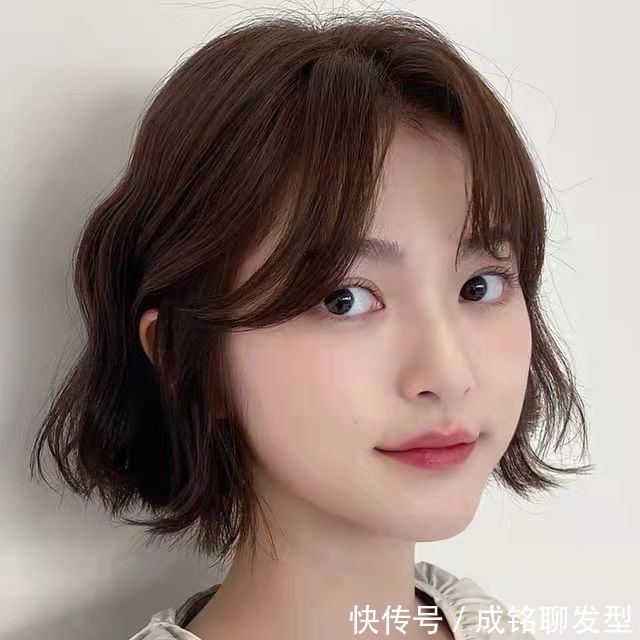 遮盖|不是你脸大,是你发型没选对!学会这三个攻略,发型时尚还显脸小