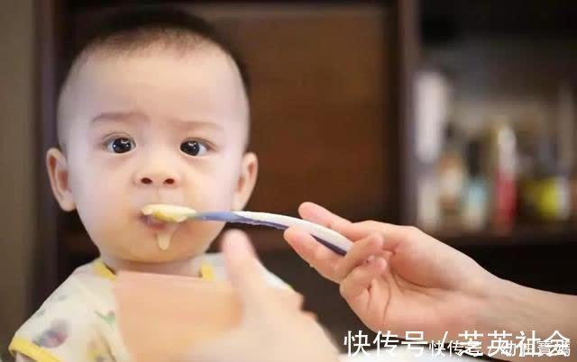 宝宝|孩子两岁前能吃“大人饭”吗?世卫组织:想喂,需要符合3个标准