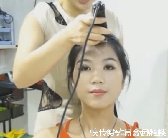 发型师|小姐姐去理发店，发型师手一抖剃了个光头，小姐姐哭着同意剃完