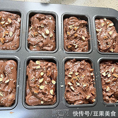 超级简单的香蕉巧克力蛋糕，赶快get起来