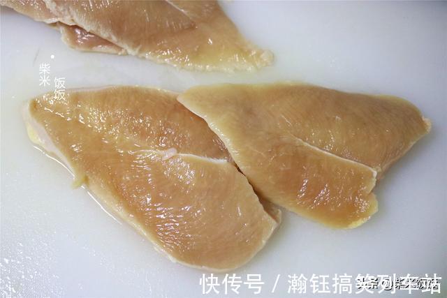 鸡胸肉|比猪肉便宜，比牛肉更嫩，煎一煎外酥里嫩，这肉太香了