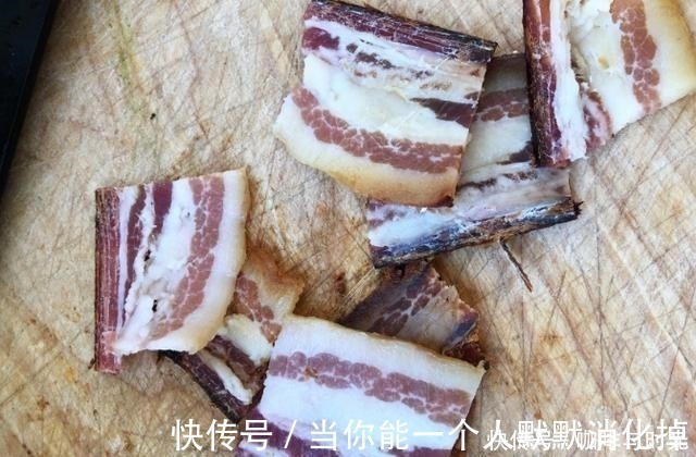 油炸|炒腊肉,直接炒还是用水泡都错了,少做2步,又硬又咸,还油腻