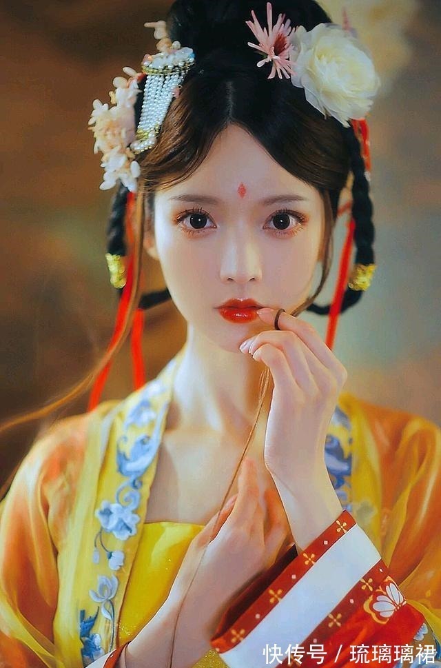 灵动$眼睛有这三个特征,就是天生的“古风杏眼”,全中的女生太幸运!