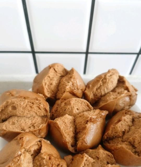 中筋面粉|蒸红糖馒头，不要只加酵母，面里加一点它，香软有嚼劲，个个开花