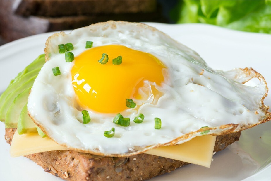 煎荷包蛋，用热油还是凉油大厨教你2个技巧，香嫩圆润不粘锅