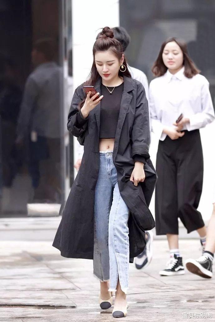 牛仔裤|微凉秋日的气质穿搭, 选一身潇洒的风衣外套, 搭配牛仔裤更有范儿
