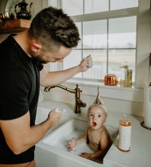 小宝宝|夏天宝宝洗澡五个常识四个步骤,“正确洗”宝宝舒爽还不长痱子