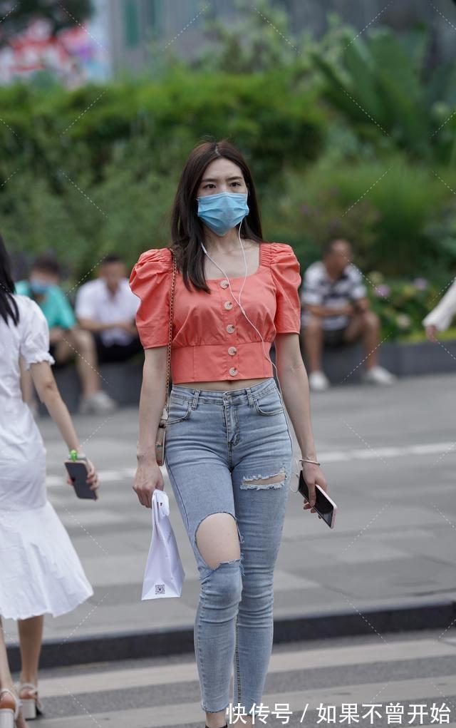 气质|红色短裙简洁而又不失设计感,展现您的美丽和不同寻常的气质