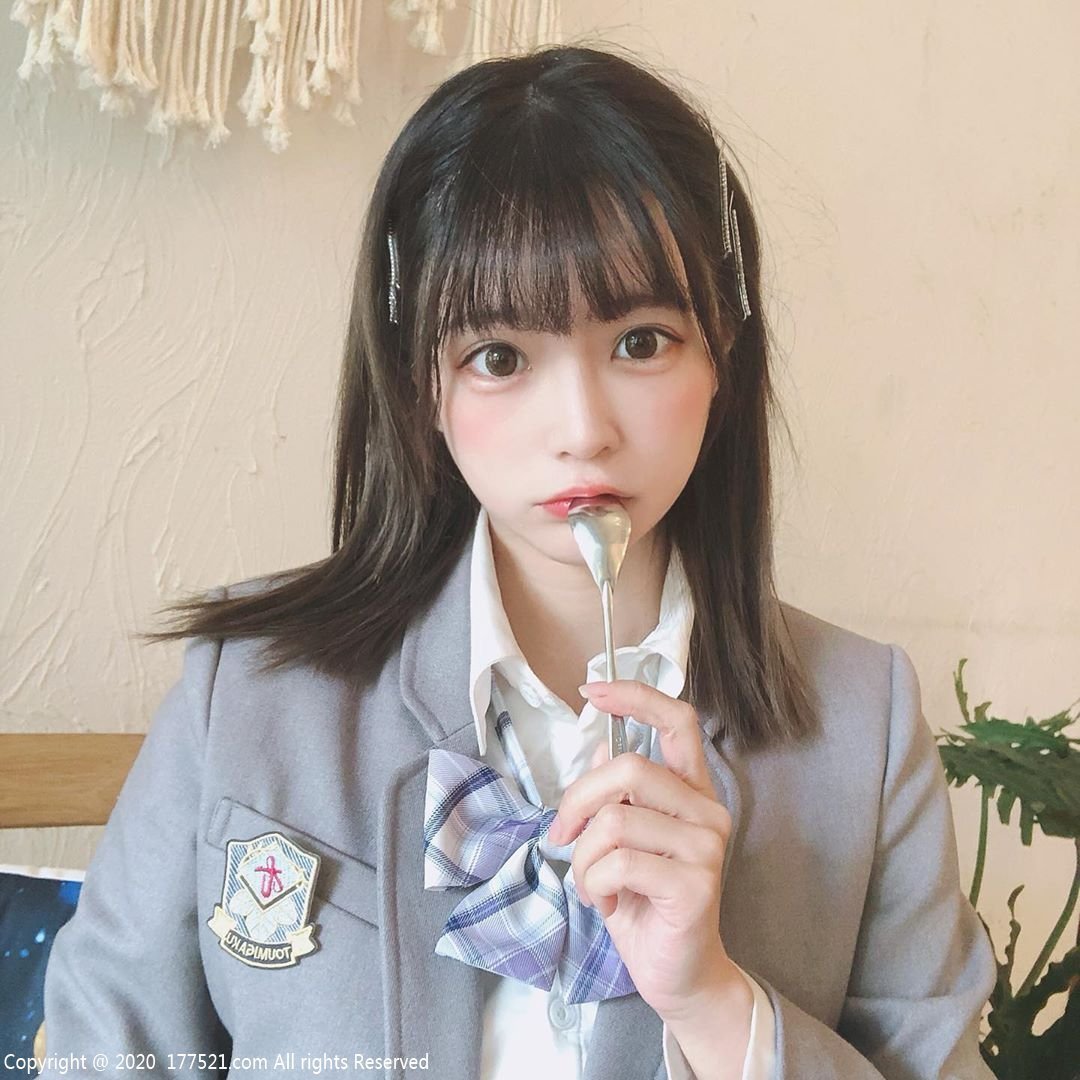 水汪|稚气Cosplay水汪大眼甜笑露小虎牙,超萌让老司机也无法招架!