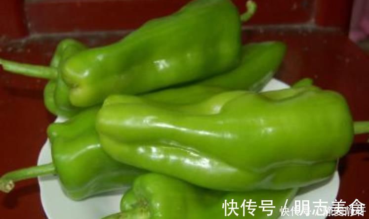 爆炒魔芋豆腐|女性到了中年，可以多吃3种食物，淡化皱纹、美白护肤，养护血管