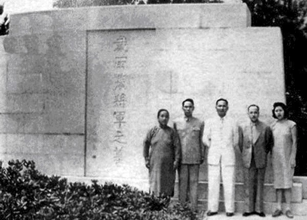 墓地|戴笠失事尸体被烧焦,墓地修建得无比坚固,结果七个老农挖了一星期才挖开