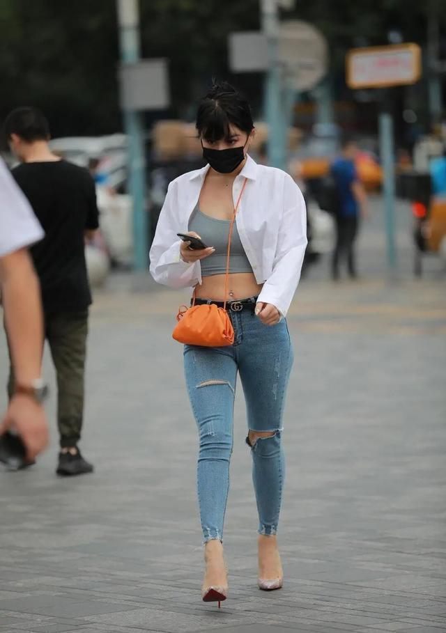 穿搭|“打底裤”失宠了,今年留下这两款,时髦洋气显气质!