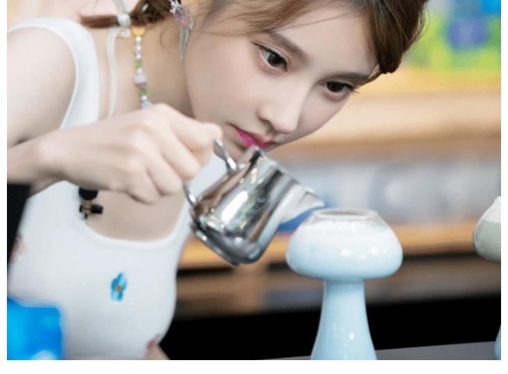 網紅|《閃電咖啡館》中馮提莫首談從業經歷，網紅逆襲成為歌手，很勵志