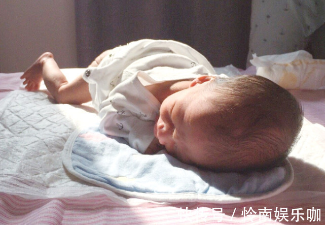 宝宝|新生宝宝“从头到脚”怎么穿?这份新生儿穿戴攻略,新手爸妈收藏