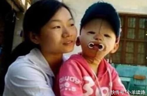 五花马千金裘|女孩一直戴着头套上学，被同学嘲笑，当她摘下头套后，众人沉默了