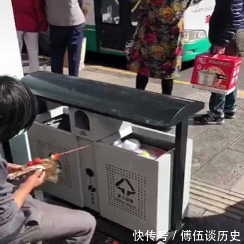 穷人|AJ穷三代,穿上AJ捡垃圾,富人的生活穷人不懂