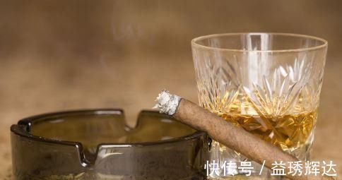 研究协会|三大表现预示老年痴呆!60岁后,想老而不呆,请牢牢记住这3个字