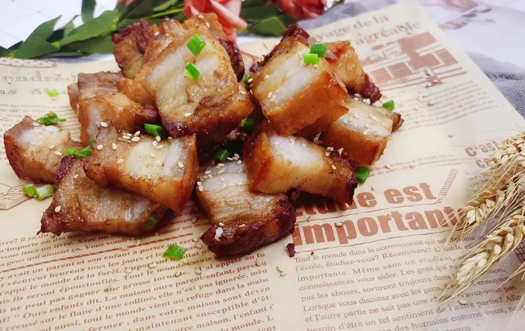 过年在家做饭 脆皮五花肉太香了